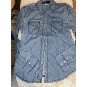 Chaconia Dolls Women’s Sz 8 Snap Button Down Chambray Shirt. Never Worn